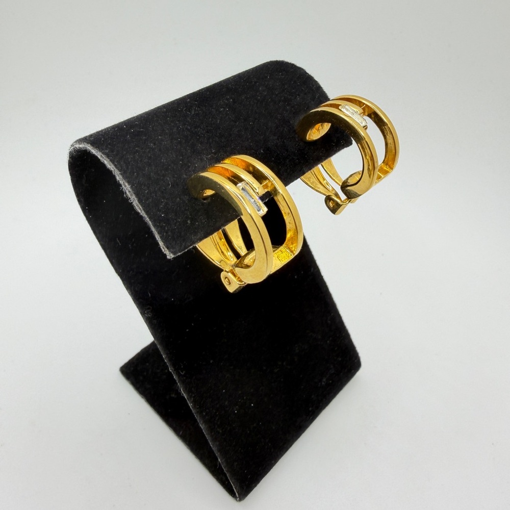 Vintage Givenchy Gold Tone "G" w/ cz baguette clip-on earrings!